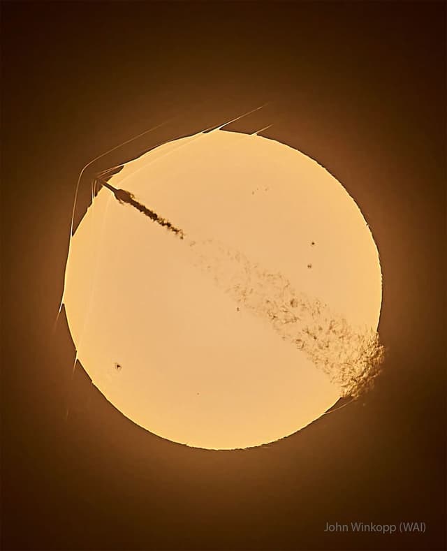 Triple Shockwave from Sun Crossing Rocket